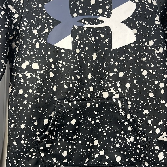 UNDER ARMOUR BOYS OR GIRLS BLACK AND WHITE HOODIE - Picture 2 of 5